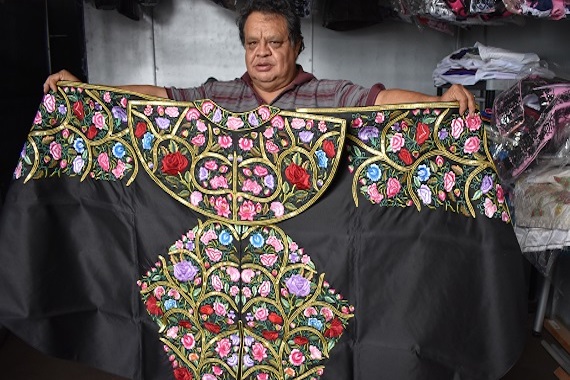 Don Arístides Vargas, el artista peruano que viste a los toreros del mundo… Don Arístides Vargas, el artista peruano que viste a los toreros del mundo…